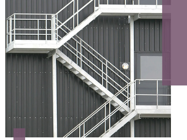 Изготовление и монтаж пожарных лестниц в Гатчине быстро и надежно