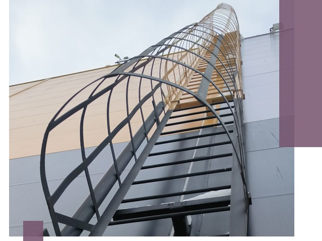 Изготовление и монтаж пожарных лестниц в Гатчине профессионально