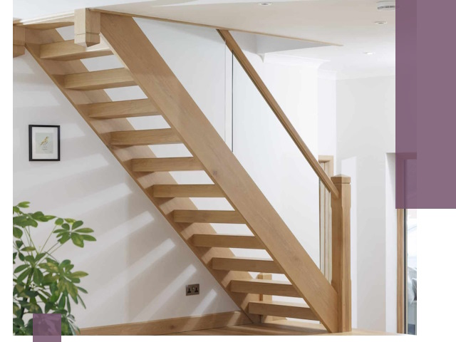 Изготовление деревянных лестниц под ключ в Гатчине для дома