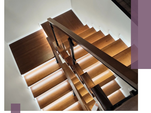 Изготовление П-образных лестниц под ключ в Гатчине