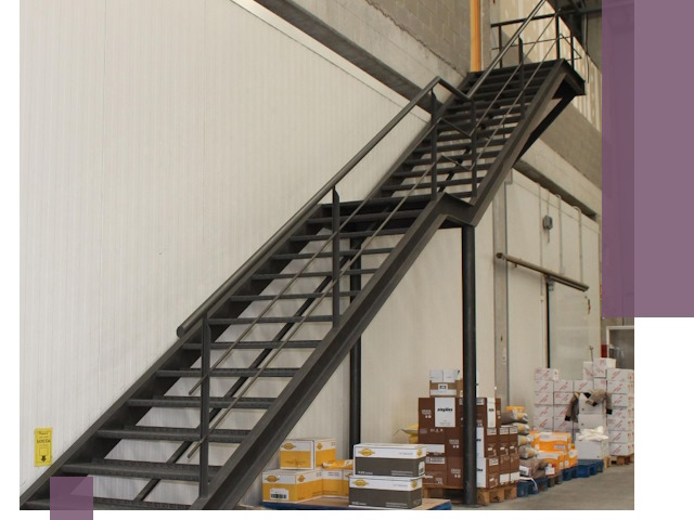 Лестницы для производства в Гатчине — изготовление и монтаж