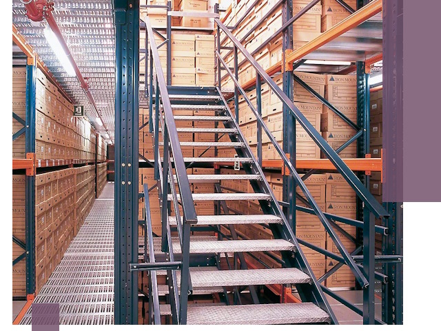 Лестницы складские прочные и безопасные под ключ в Гатчине