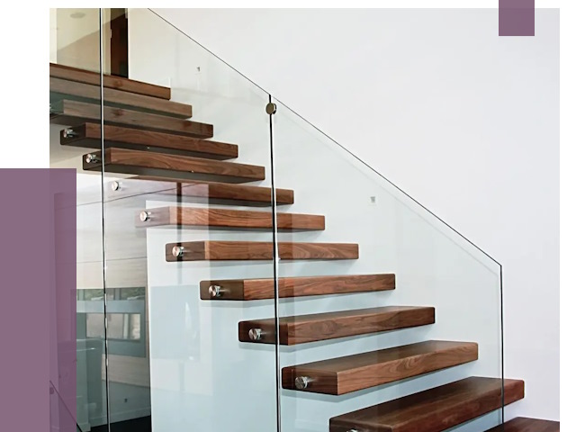 Стеклянные перила для лестницы в Гатчине от 14900 руб.