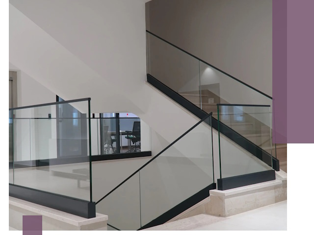 Стеклянные перила премиум-класса с установкой в Гатчине