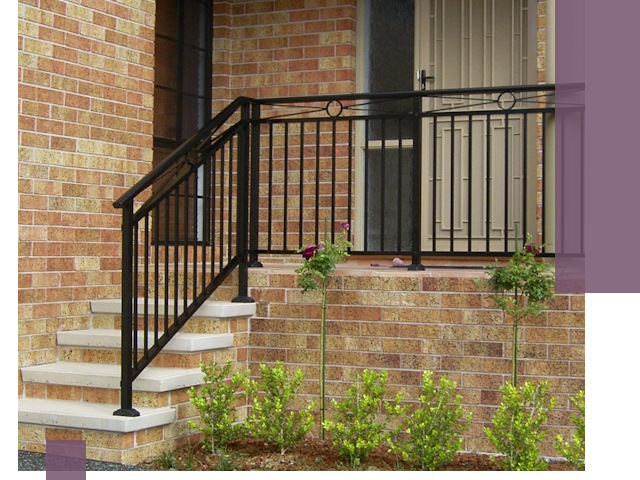 Уличные перила из металла под ключ в Гатчине