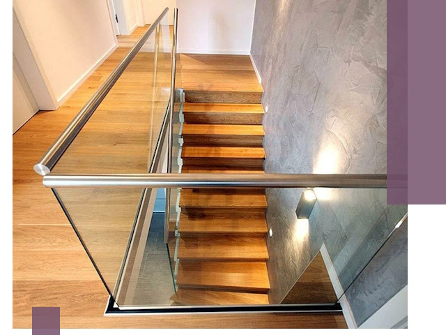 Перила для лестницы в доме — изготовление и монтаж в Гатчине