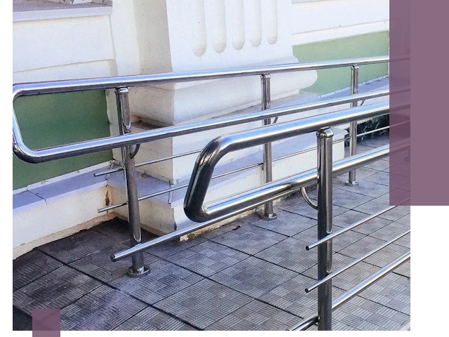 Ограждения пандусов из металла и нержавейки в Гатчине