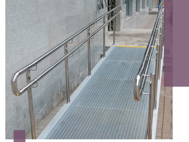 Пандусы для инвалидов в Гатчине — изготовление и монтаж