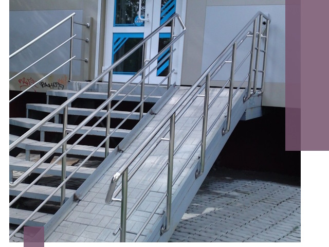 Пандус на крыльцо под ключ в Гатчине: монтаж и изготовление