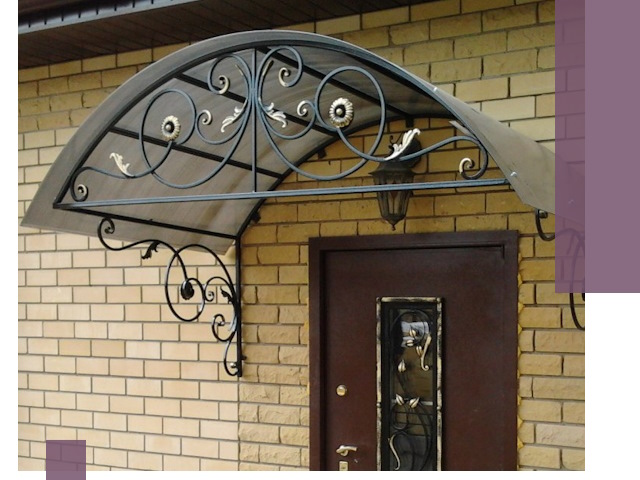 Изготовление козырьков из металла под ключ в Гатчине