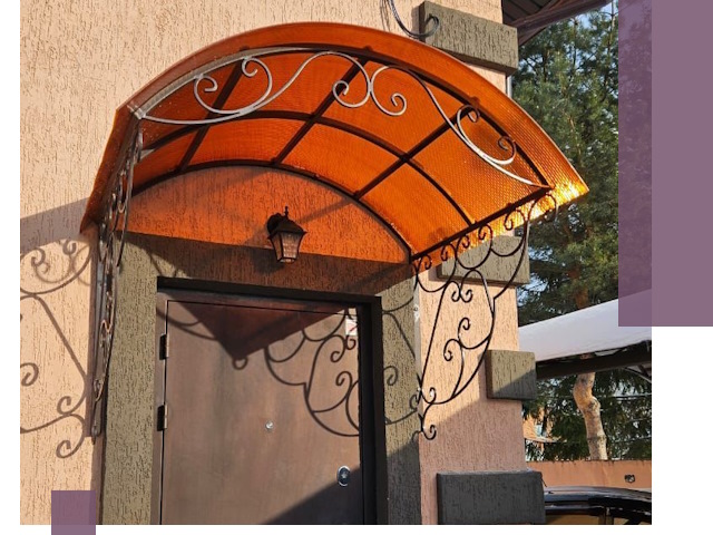 Демонтаж козырьков в Гатчине быстро и безопасно