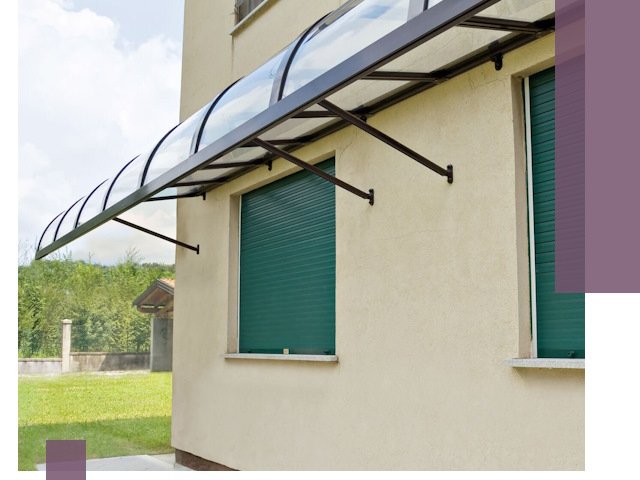 Козырьки над окнами в Гатчине — изготовление и монтаж по выгоде