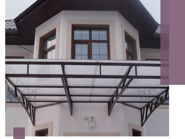 Козырьки из поликарбоната под ключ в Гатчине