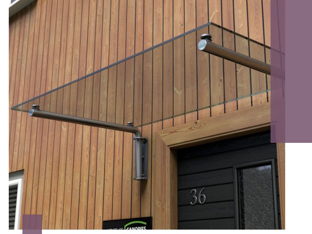 Стеклянные козырьки на входы и фасады в Гатчине