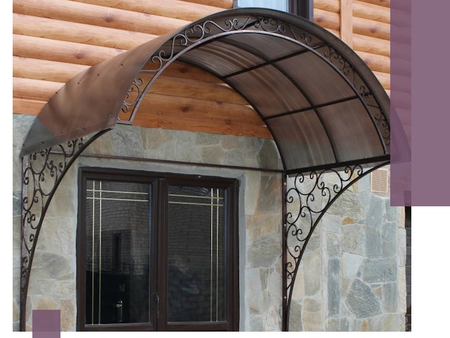 Арочные козырьки под ключ в Гатчине: изготовление и монтаж