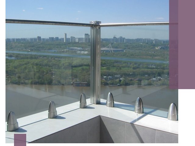 Стеклянные парапеты премиум класса в Гатчине для домов и бизнесов