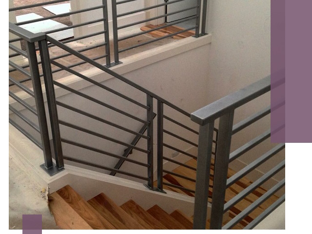 Изготовление поручней из металла и дерева в Гатчине