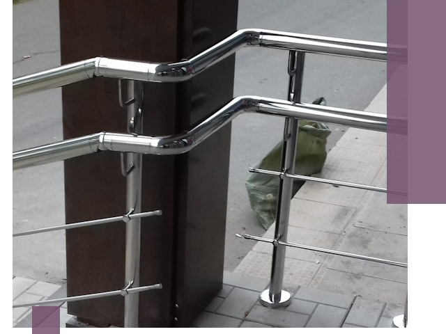 Монтаж поручней из нержавеющей стали в Гатчине качественно и быстро